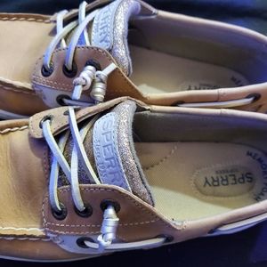 Size 7 sperrys